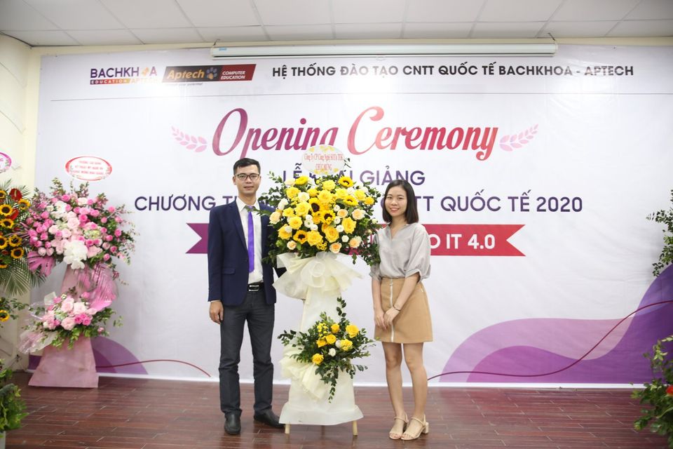 Sota Tek’s Representative Congrat New Academic Year Opening Ceremony of BackKhoa-Aptech