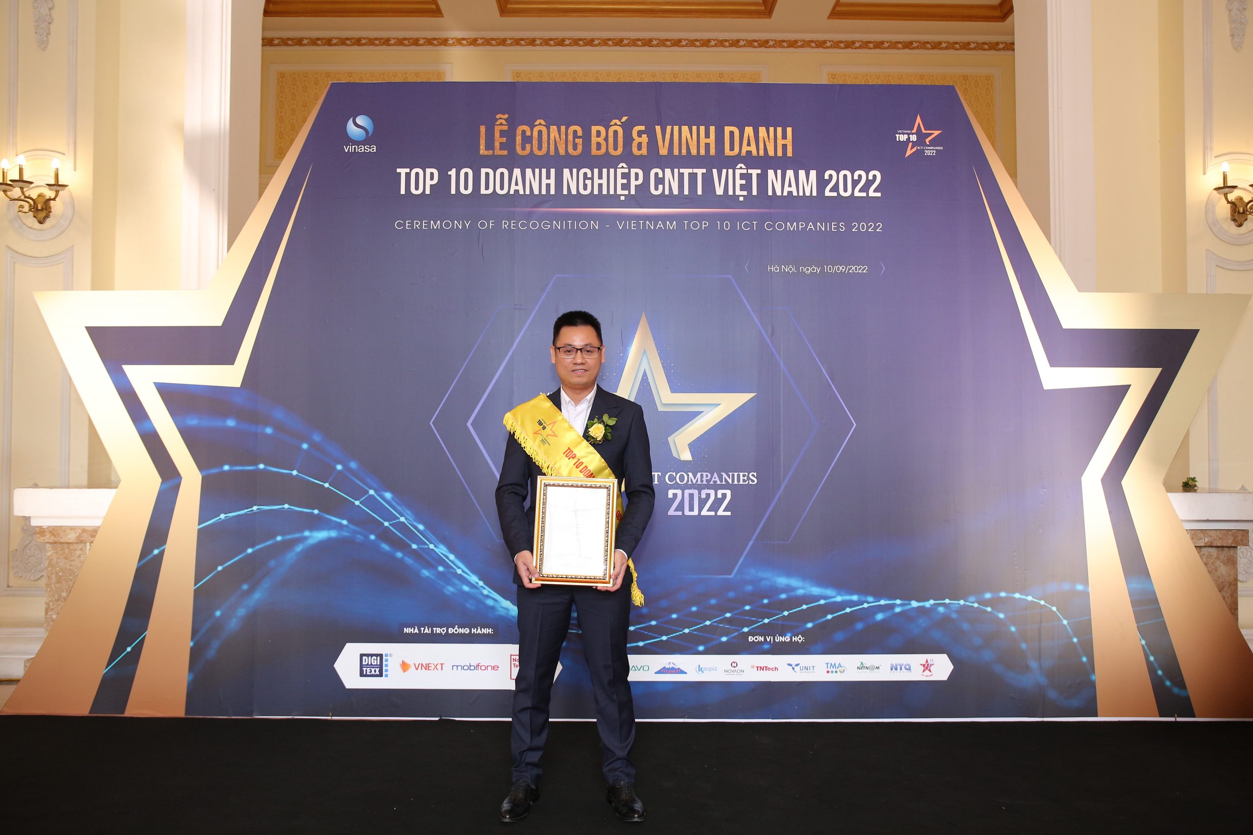 SotaTek-Affirms-Leader-Position-in-Blockchain-Industry-through-Top-10-ICT-2022-Award