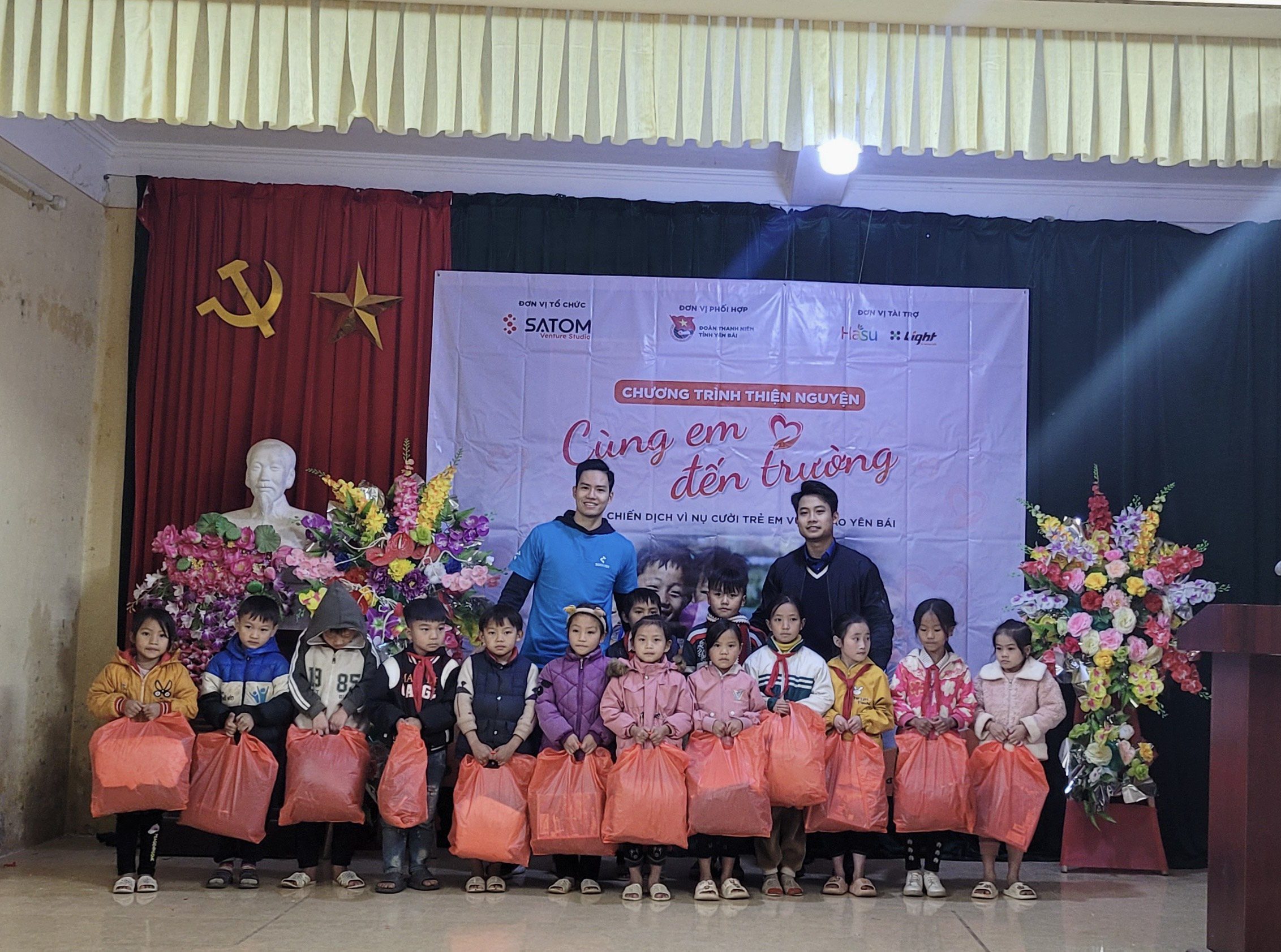 Charity Program “Cung Em Den Truong” Organized by SotaTek and SATOM